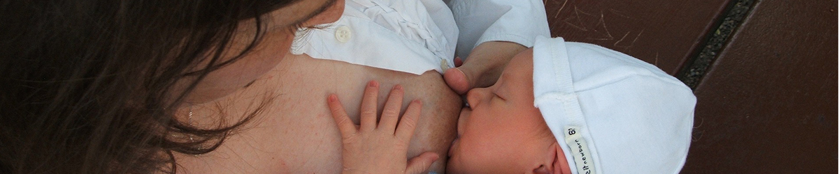 Borstvoeding op vakantie baby borstvoeding moeder Kraamzorg de Waarden